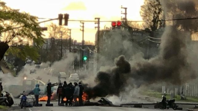 vecinos de los hornos hicieron un piquete porque se quedaron sin luz durante la cuarentena