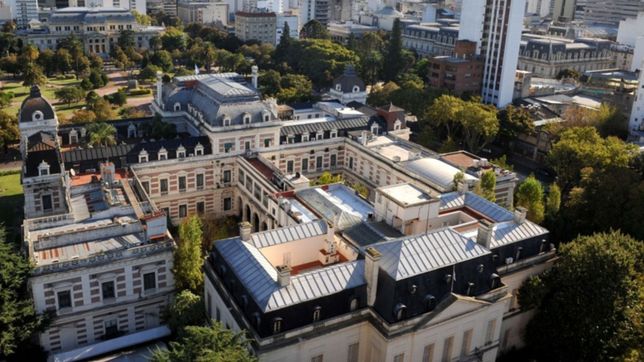 provincia lanzo una masiva recategorizacion de empleados publicos: ¿a quienes alcanza?