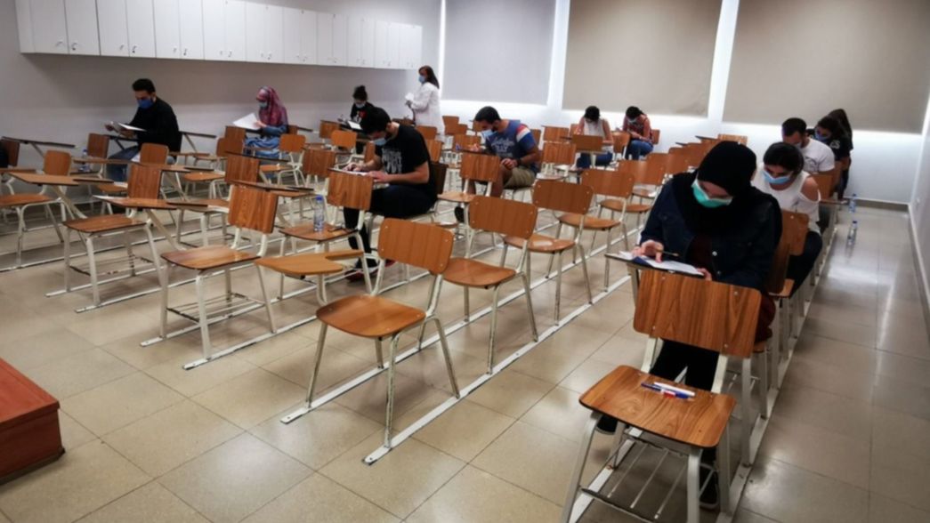 Cafiero condicionó la vuelta a clases al cumplimiento del toque de queda sanitario