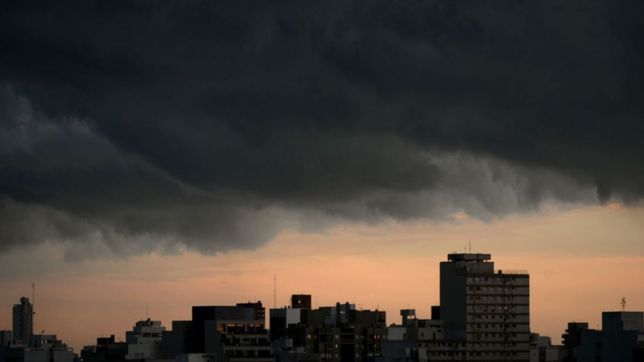 alerta amarillo por las rafagas de viento y las tormentas que llegan a la plata