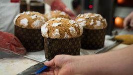 un grupo de ladrones asalto una panaderia de la plata y se llevo toda la produccion de pan dulces un grupo de ladrones asalto una panaderia de la plata y se llevo toda la produccion de pan dulces