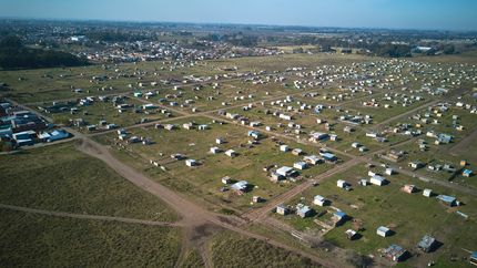 Lanzan una mesa para urbanizar la megatoma de Los Hornos y planifican otro censo