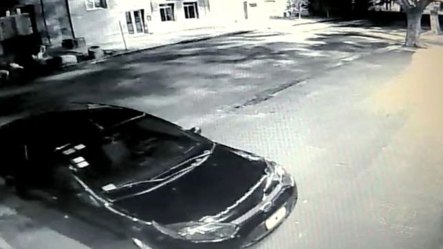 crimen en barrio norte: el video del brutal ataque a punaladas contra una mujer