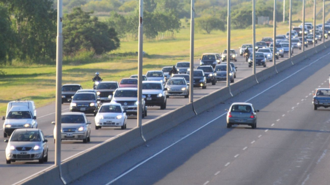 un corte en la autopista afecto el transito entre la plata y buenos aires