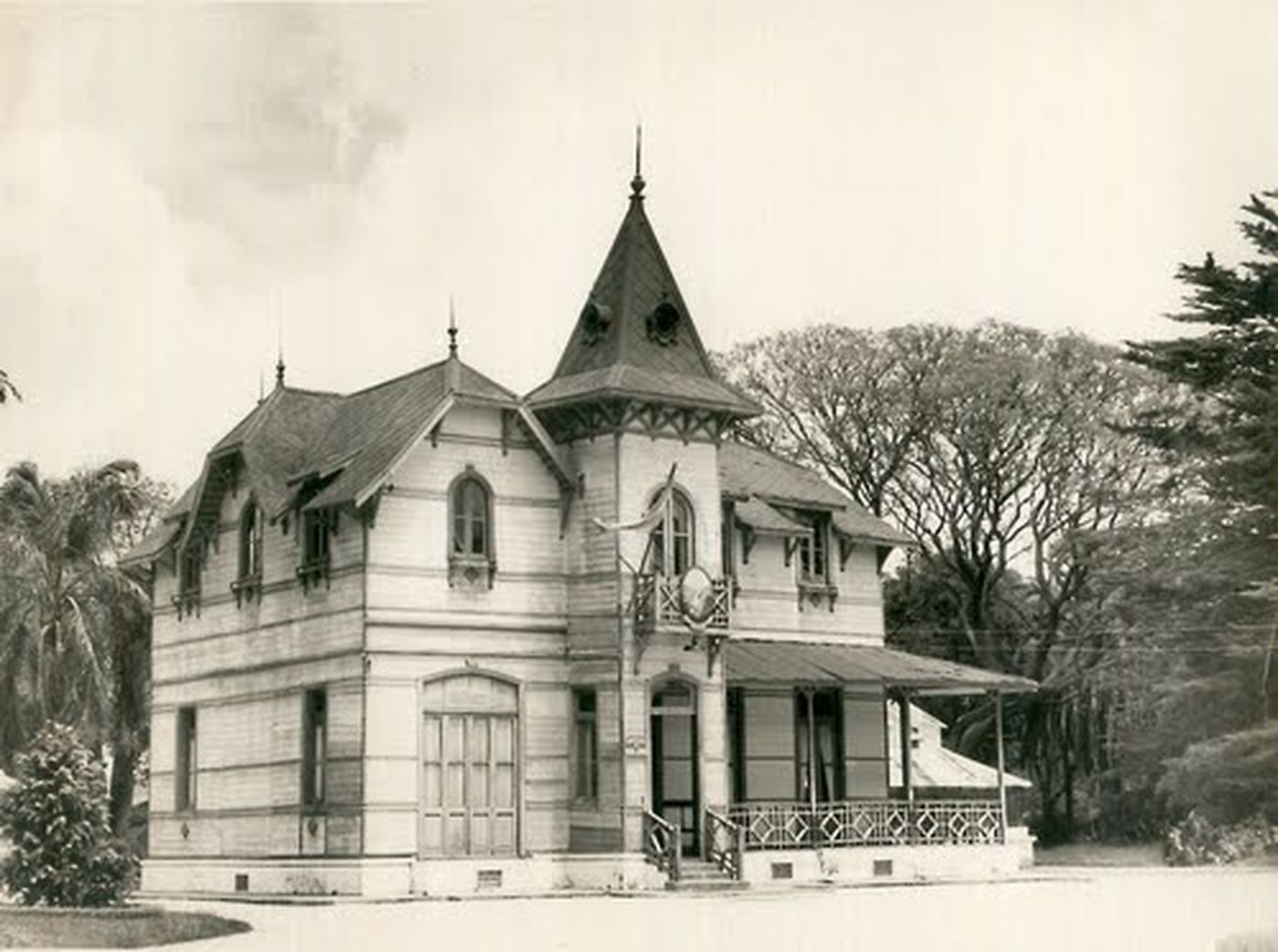 Postal del Chalet del Parque Saavedra que tuvo sus años de esplendor a comienzos del siglo XX.