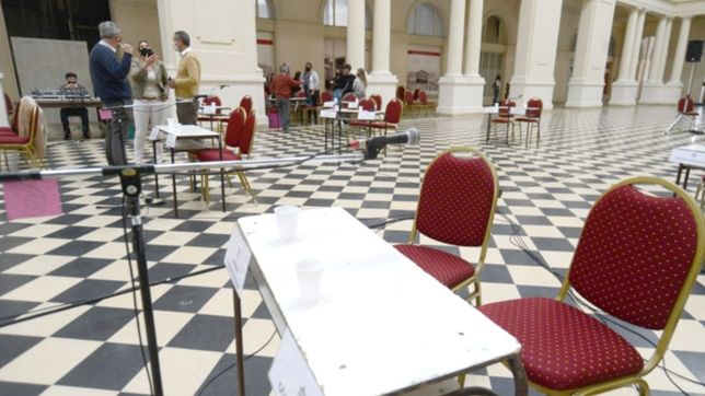 la oposicion falto a la sesion del concejo y se ensancha la grieta en la plata