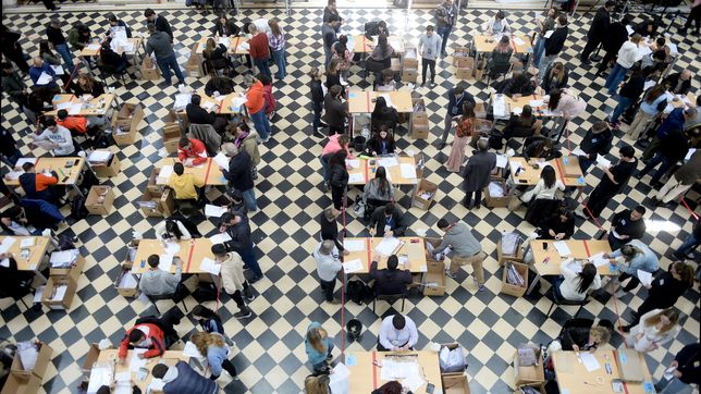 la ciudad esta paralizada con el recuento de votos para definir intendente