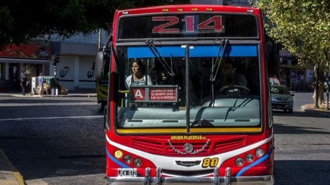 tras la marcha de ?ni una menos?, una menor fue acosada arriba de un micro de la linea 214