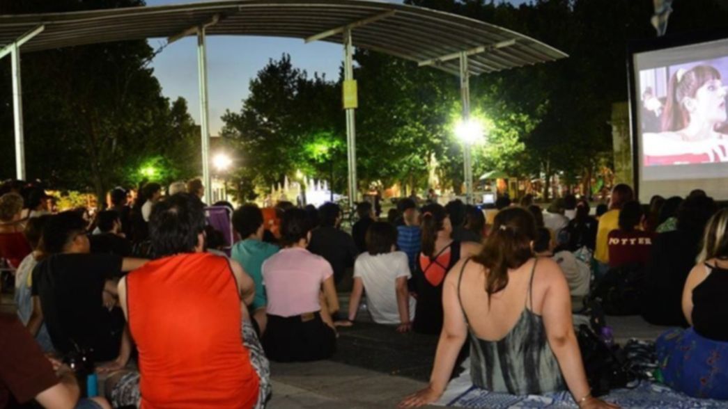 Con la proyección de Star Wars Episodio 1, se viene un nuevo sábado de cine a la reposera