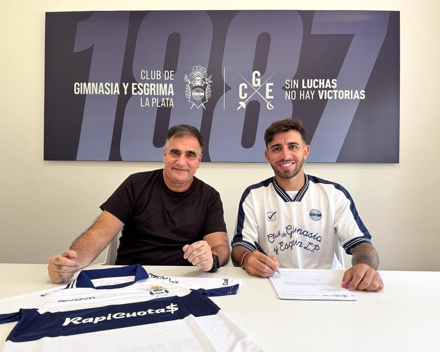 Auzmendi Gimnasia contrato