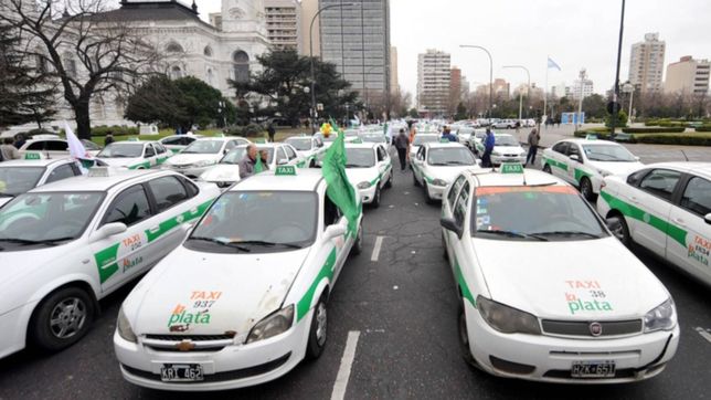taxistas se movilizan para pedir la exencion de las fotomultas registradas