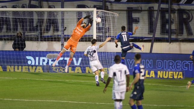 rey y el travesano salvaron a gimnasia que consiguio un empate ante un duro velez