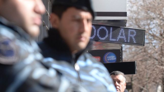 alerta por el ingreso de dolares falsos que enviaron a la argentina desde peru