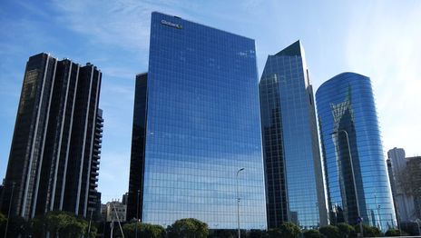 En medio de la fuerte caída de las acciones, Globant anunció el cierre de dos de sus oficinas en Argentina