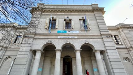 Un nene fue pateado en la cabeza por un caballo y lucha por su vida en el Hospital de Niños