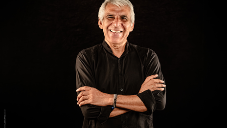 Peteco Carabajal llega con su banda a La Plata para abrir el ciclo de peñas Luna Cautiva Peteco Carabajal llega con su banda a La Plata para abrir el ciclo de peñas Luna Cautiva