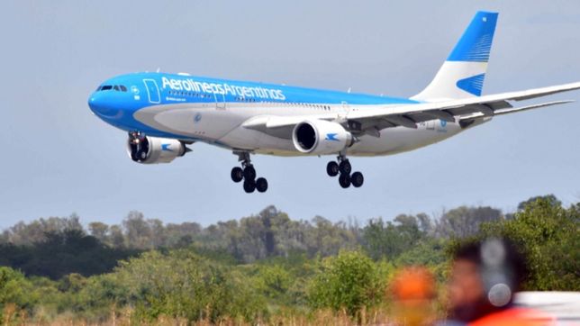 partio el decimo vuelo de aerolineas argentinas a rusia en busca de mas vacunas