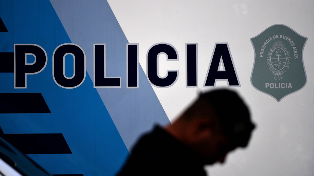 Merodeaba por Villa Elvira, la Policía lo identificó y descubrió que era buscado por intento de homicidio