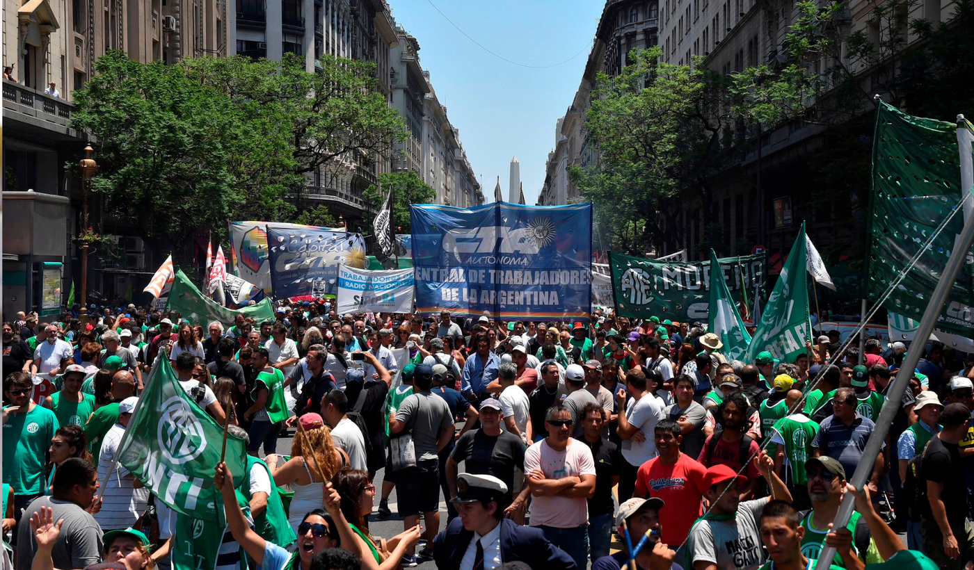 Tras los anuncios sobre reducción de organismos públicos, desde ATE advierten: "Los vamos a echar a ellos"
