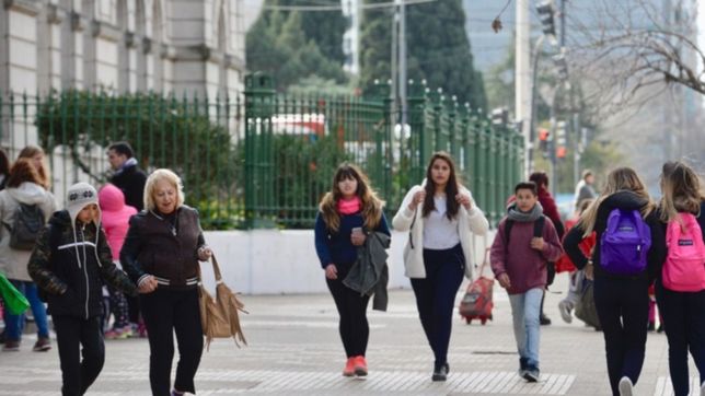 las calles platenses se llenaron de alumnos que fueron a las escuelas y no tuvieron clases