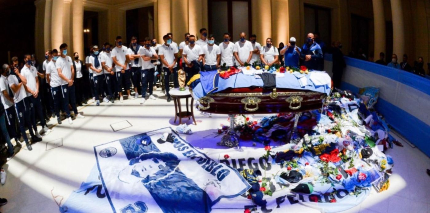 WhatsApp Image 2020-11-26 at 2.45.51 PM - El plantel de Gimnasia en el velorio de Maradona