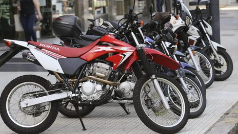 Compró una moto en una agencia de La Plata y se la robaron apenas unos minutos después Compró una moto en una agencia de La Plata y se la robaron apenas unos minutos después