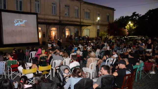 se suspendio la proyeccion del cine movil prevista para este viernes
