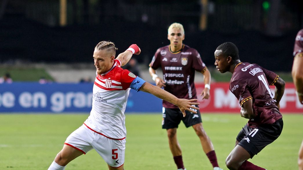 El golazo de penal de Ascacíbar para el 2-0 de Estudiantes frente a Carabobo