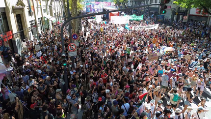 Miles de personas coparon las calles de Capital Federal en la Marcha Antifascista y Antirracista