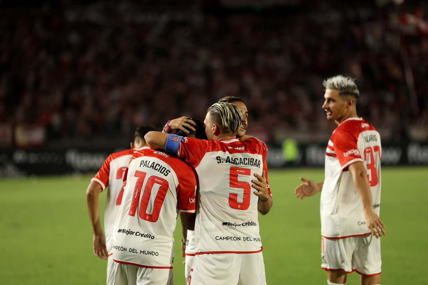 Estudiantes Racing de Montevideo Ascacíbar Neves Palacios festejo gol.png