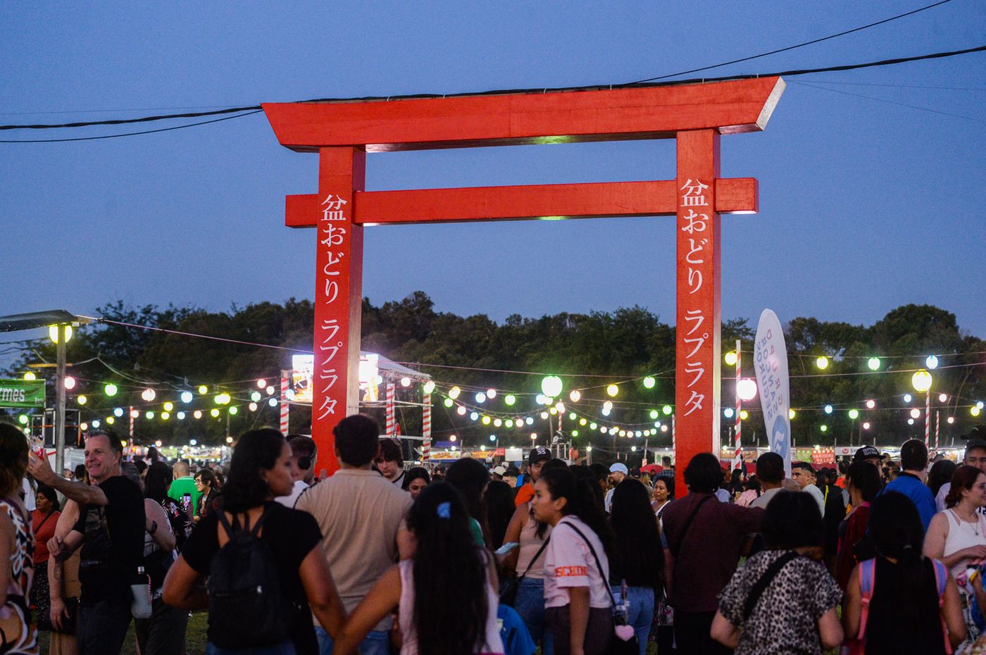 En cada edición del Bon Odori se acercan alrededor de 20 mil visitantes de todas partes de la provincia.