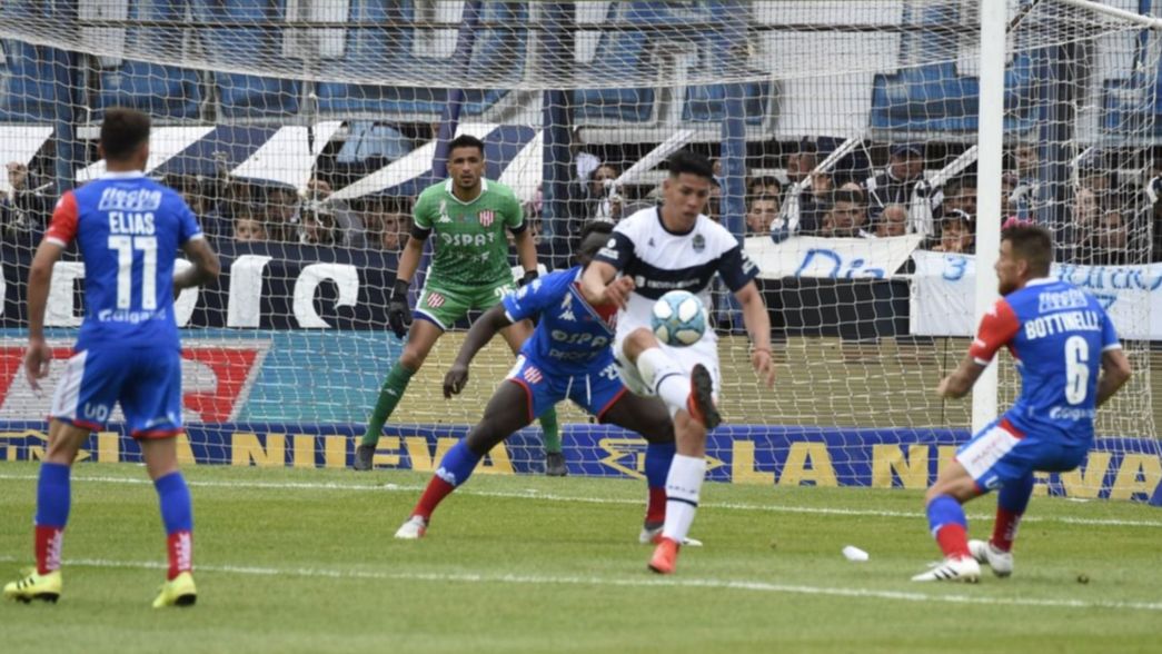 Superliga: Gimnasia busca su primer triunfo en el Bosque y recibe a Unión