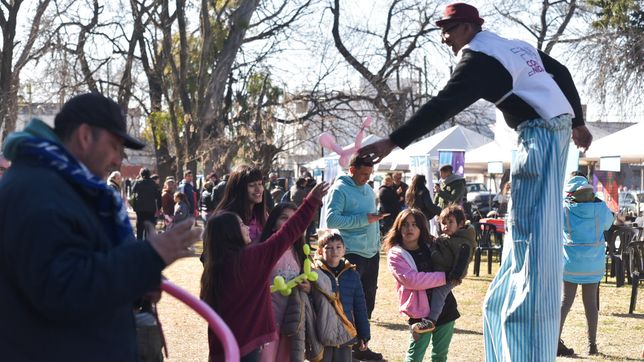 el festival por el dia del nino en plaza moreno tendra shows de teatro, titeres, musica y mas