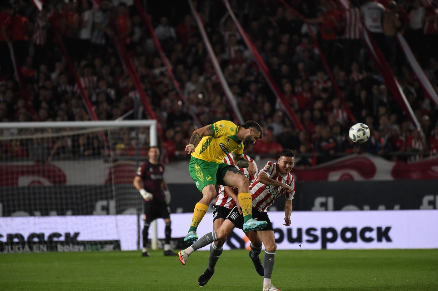 Estudiantes Defensa y Justicia.JPG