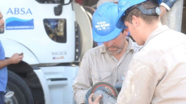 absa reparara una caneria danada en un intento de conexion clandestina y faltara agua