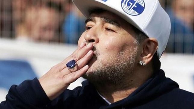 el kinesiologo de maradona dijo que su pierna ?explotaba de liquido?