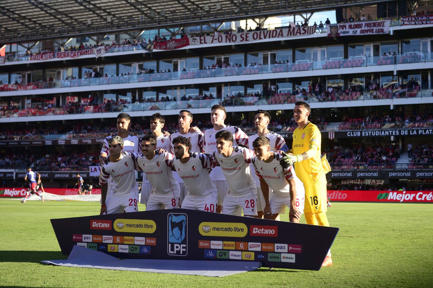 El equipo alternativo de Estudiantes no juega su mejor partido. El equipo alternativo de Estudiantes no juega su mejor partido.