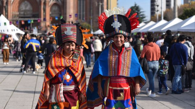 la fiesta del sol vuelve a copar plaza moreno con comidas tipicas de peru y 200 artistas en escena