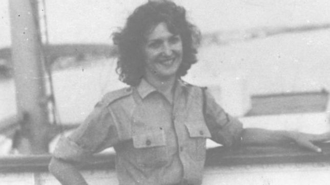 ?al menos flores?, la novela inspirada en la vida de tania la guerrillera