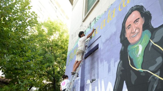 restauraran el mural de la periodista platense virginia ilariucci en 7 y 61