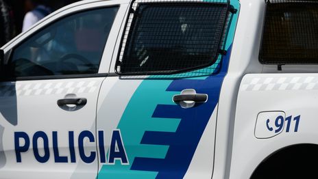 Atrapó a un ladrón abriendo su camioneta en Berisso y lo retuvo a punta de pistola hasta que llegó la Policía Atrapó a un ladrón abriendo su camioneta en Berisso y lo retuvo a punta de pistola hasta que llegó la Policía
