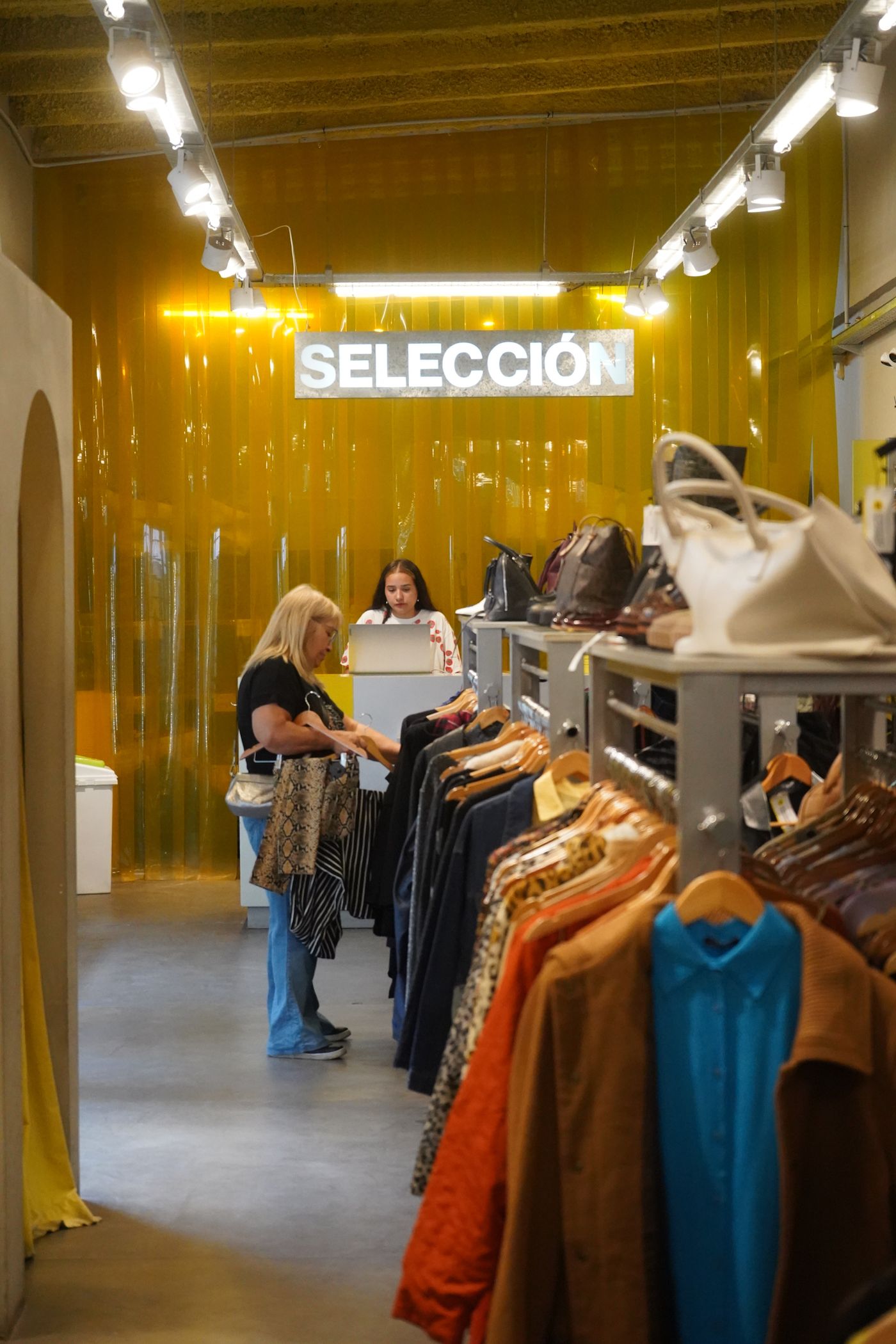 El emprendimiento impulsa la moda circular en La Plata con ropa de calidad que vuelve al circuito