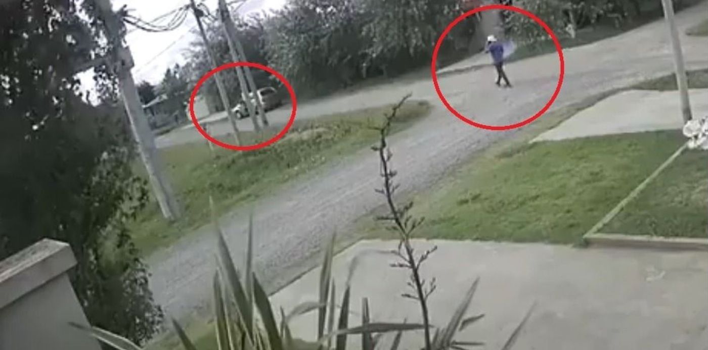 simuló hablar por teléfono para robo de camioneta