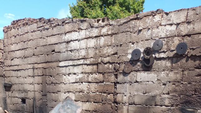 piden donaciones para un carpintero de la plata que perdio su taller en un incendio