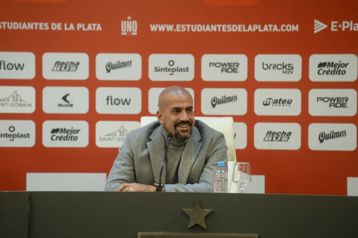 Juan Sebastián Verón y Saint Gobain (5).jpeg