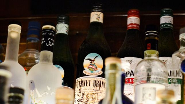 por un reclamo gremial, podria faltar fernet en las gondolas de todo el pais