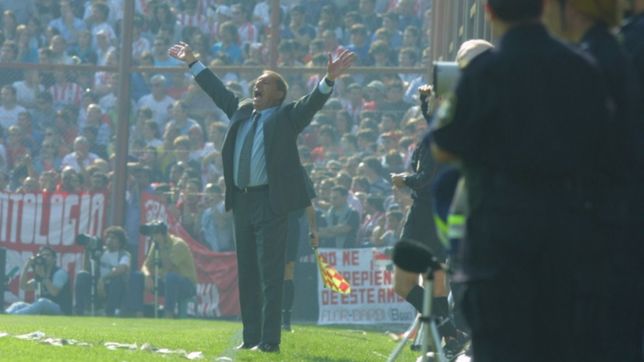la reaccion de bilardo tras haber sido declarado ciudadano ilustre de la plata
