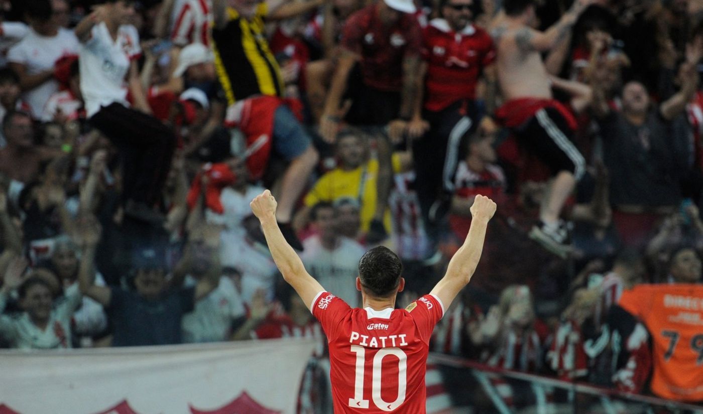 Pablo Piatti Estudiantes saludo.jpg