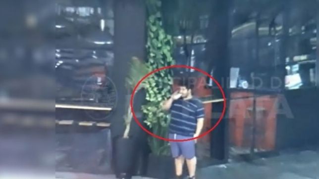 video: asi robo y atraparon al joven que rompio la vidriera de un bar para tomar cerveza