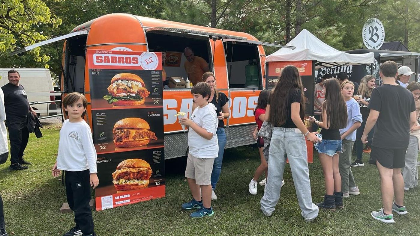 A esos espacios se suma un food truck que participa en distintas ferias y espect&aacute;culos de la regi&oacute;n